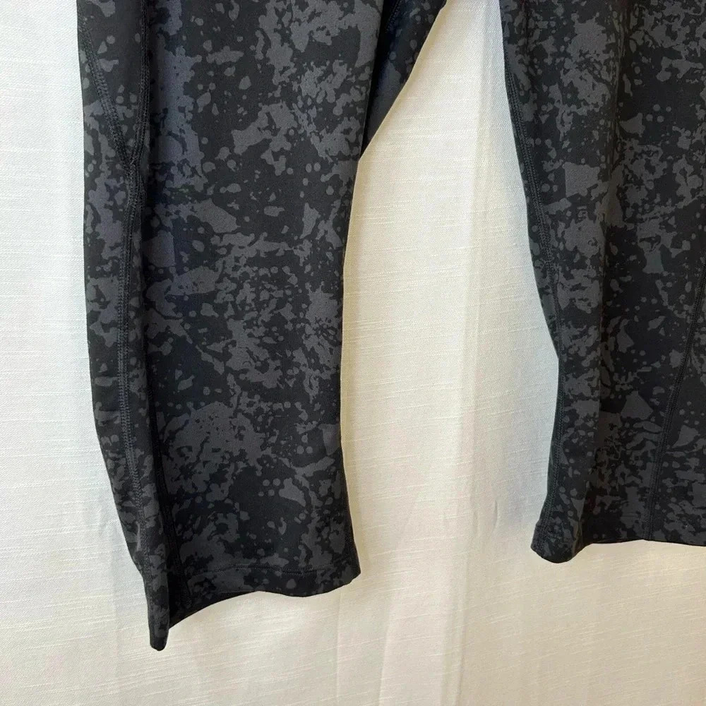The North Face Women's Black Print Pulse Capri Tight - Picture 6 of 7